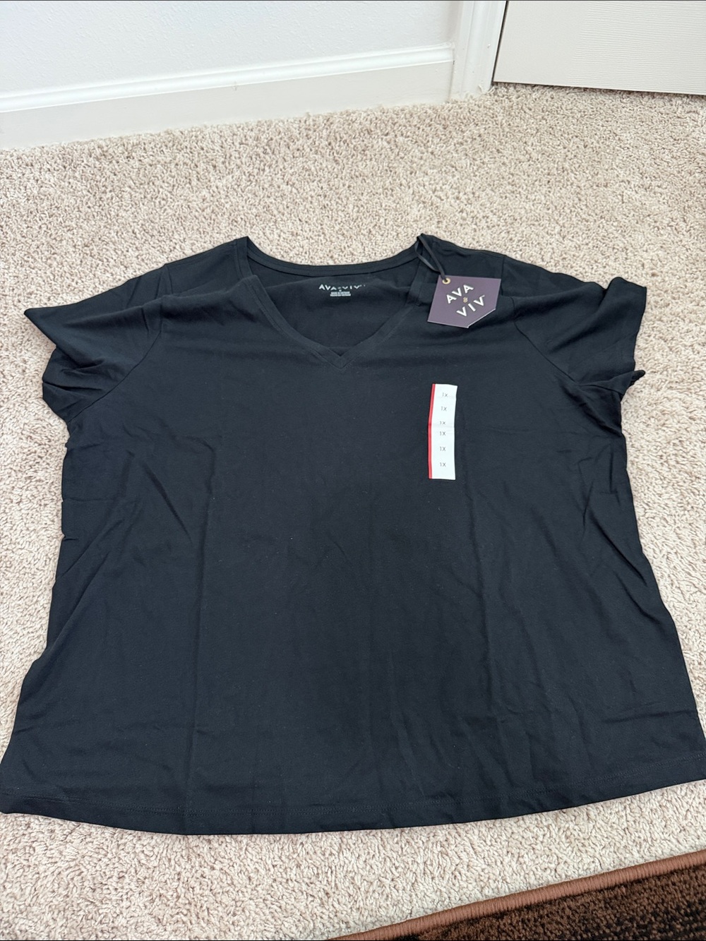 Ava & Viv Black V-Neck Short Sleeve Tee
